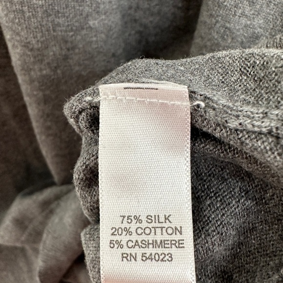 Banana Republic grey v-neck size large. - Picture 2 of 3